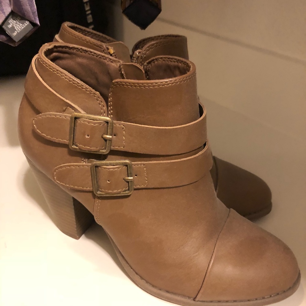 Lauren Conrad booties size 7